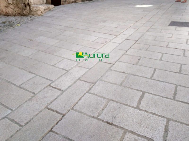 PAVIMENTO PIETRA DI APRICENA SPESSORE CM 8