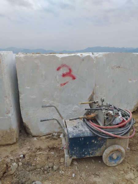 Cloudy White Marble Blocks
