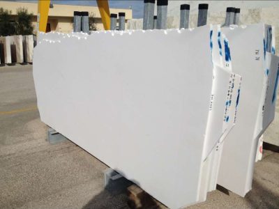 Lastre di bianco sivec