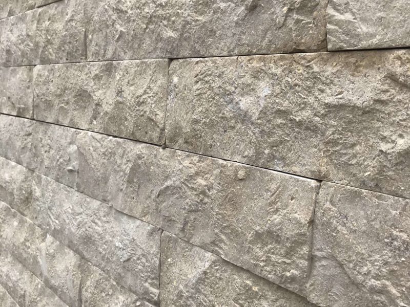 Pietra naturale "Tryste Beige" , finitura a spacco