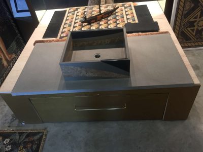 piano e lavabo in pietra e marmo intarsiato