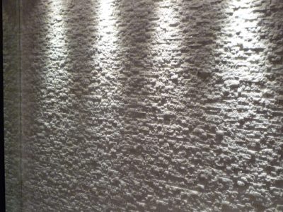 pietra naturale (bianco cristallo) finitura a spacco