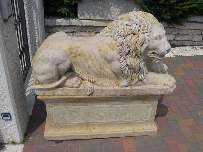 LION EN PIERRES