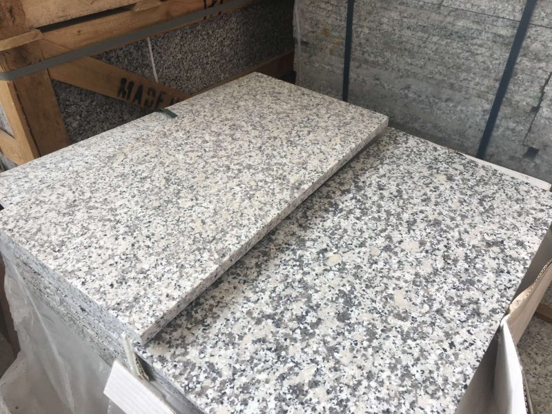 Pavimento in BIANCO SARDO PERLA 30x60 e 30x30