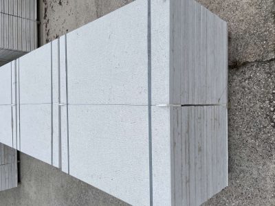 Pavimento graffiato in pietra bianca
