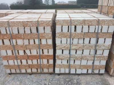 Blocchetti grezzi da rivestimento o cordolo