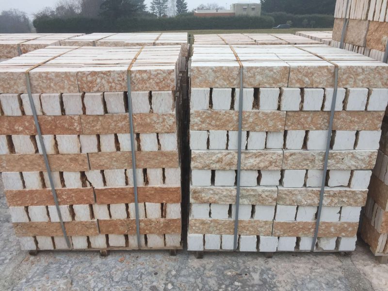 Blocchetti grezzi da rivestimento o cordolo