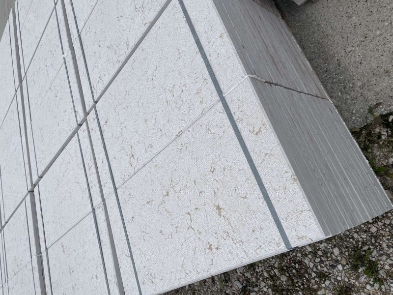 Pavimento graffiato in pietra della lessinia rosa