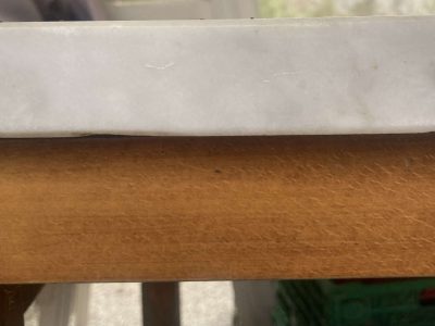 Piano in marmo arabescato di una tavola da pranzo