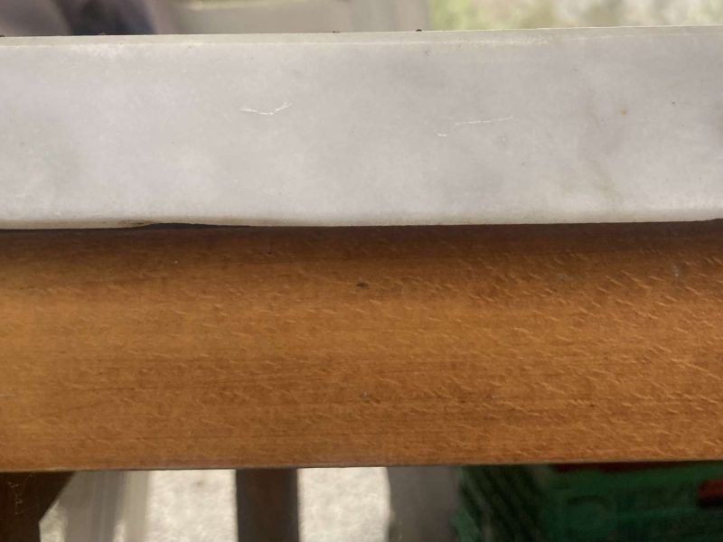 Piano in marmo arabescato di una tavola da pranzo