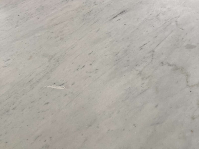 Piano in marmo arabescato di una tavola da pranzo