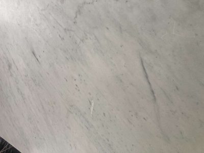 Piano in marmo arabescato di una tavola da pranzo