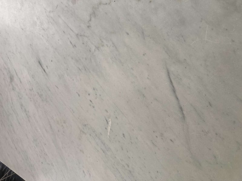 Piano in marmo arabescato di una tavola da pranzo