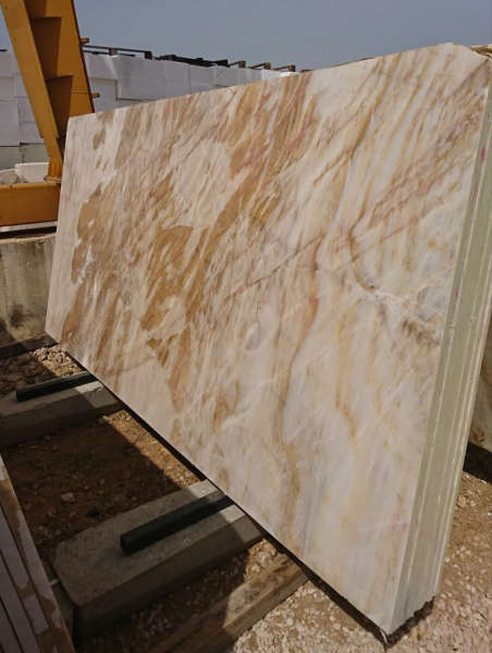 Verona onyx slabs