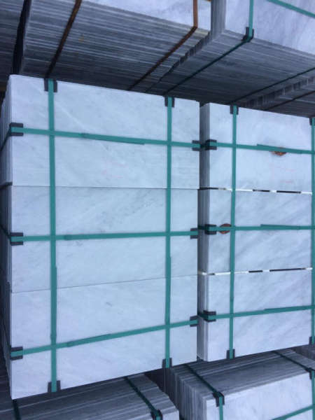 Pavimento in marmo Bianco Carrara