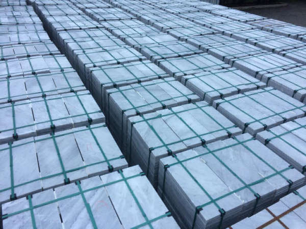 Pavimento in marmo Bianco Carrara